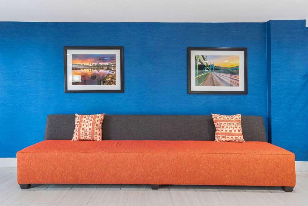 Comfort Inn & Suites Tigard Near Washington Square Интерьер фото