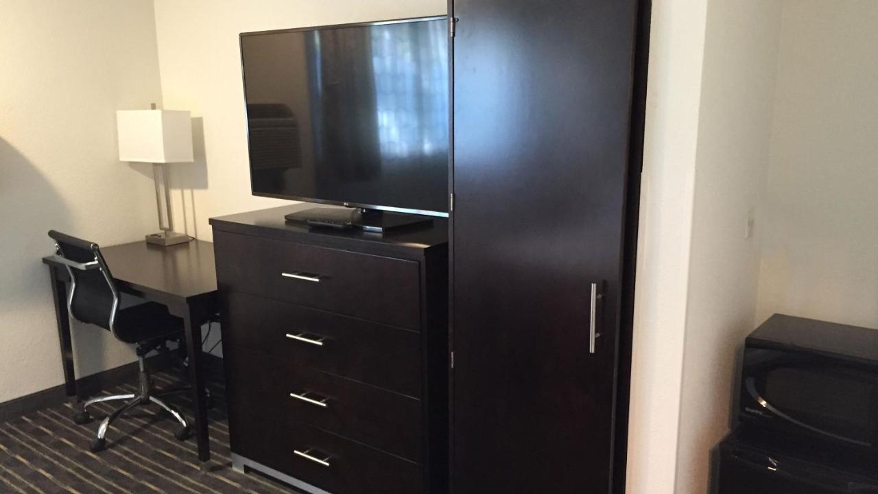 Comfort Inn & Suites Tigard Near Washington Square Экстерьер фото