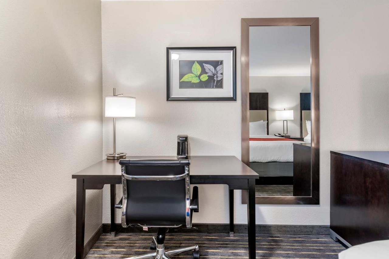 Comfort Inn & Suites Tigard Near Washington Square Экстерьер фото