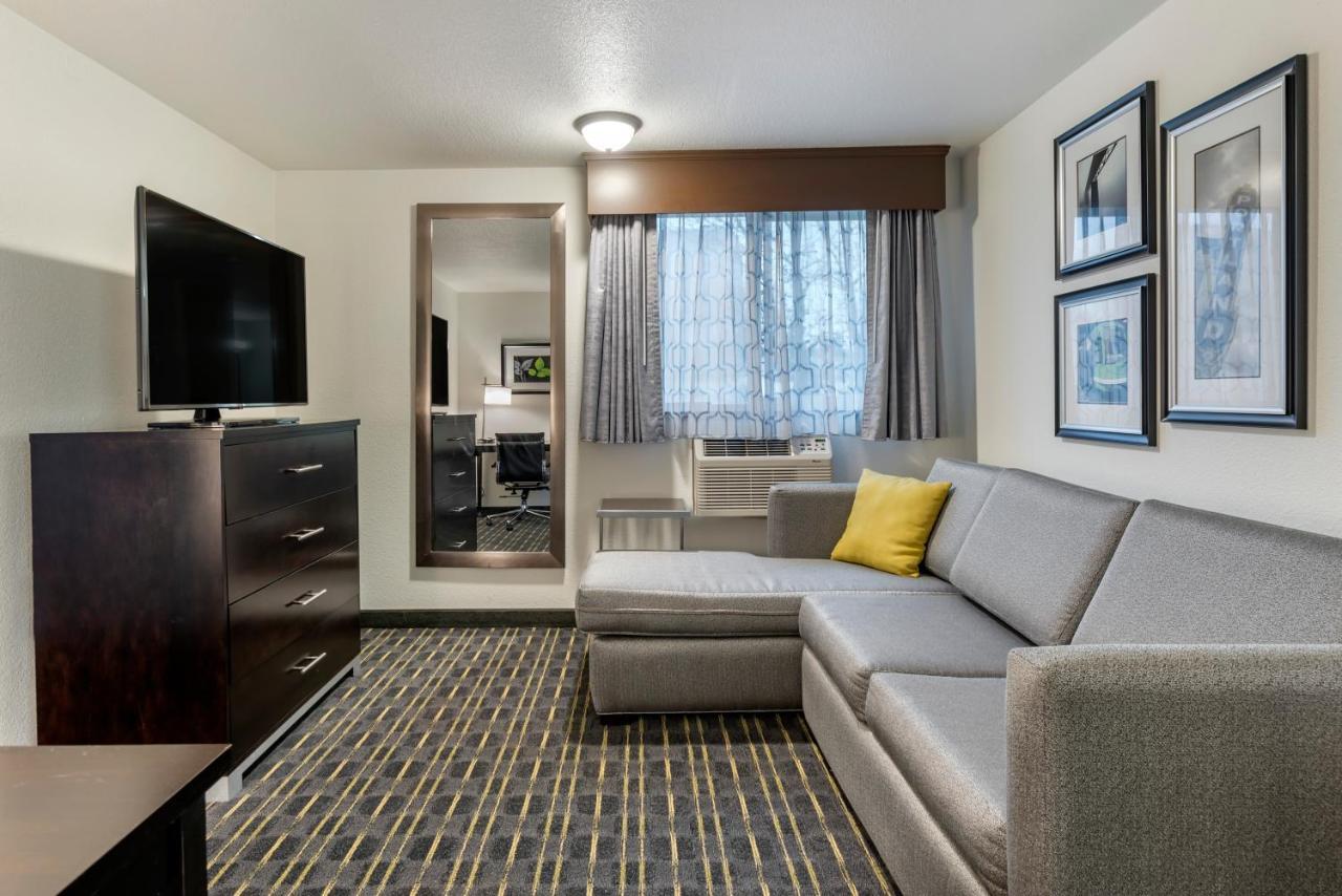 Comfort Inn & Suites Tigard Near Washington Square Экстерьер фото